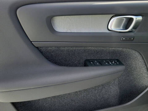 2026 Volvo XC40 B5 Core