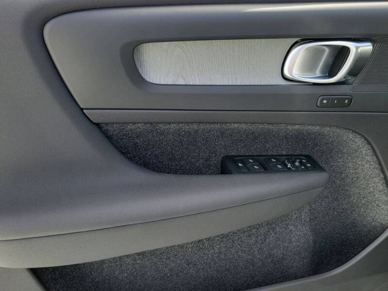 2026 Volvo XC40 B5 Core