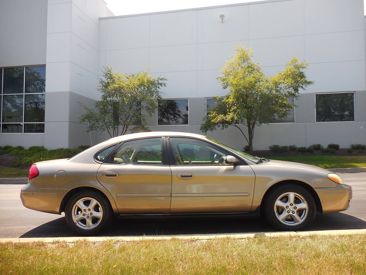 2003 Ford Taurus for sale at Genuine Motors in Schaumburg, IL