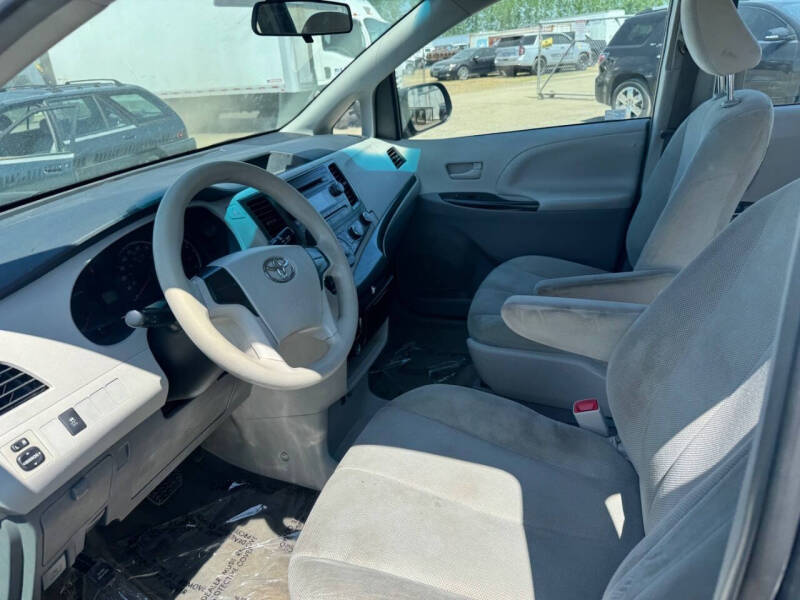 2013 Toyota Sienna L 7-Passenger