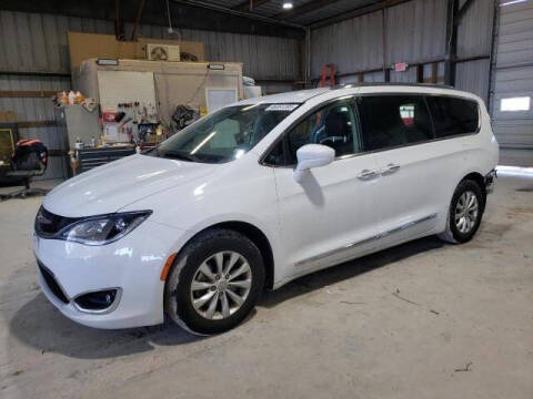 2018 Chrysler Pacifica for sale at Varco Motors LLC - Builders in Denison KS