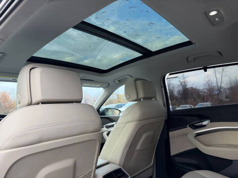 2019 Audi e-tron quattro Prestige