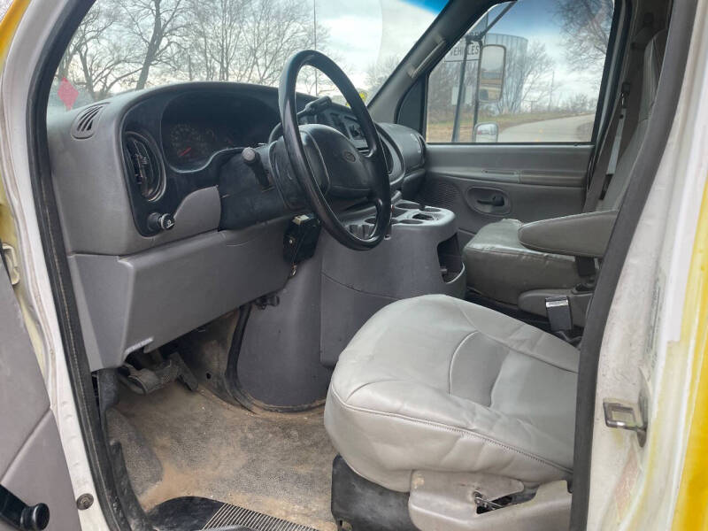 2001 Ford E-Series E-450 SD