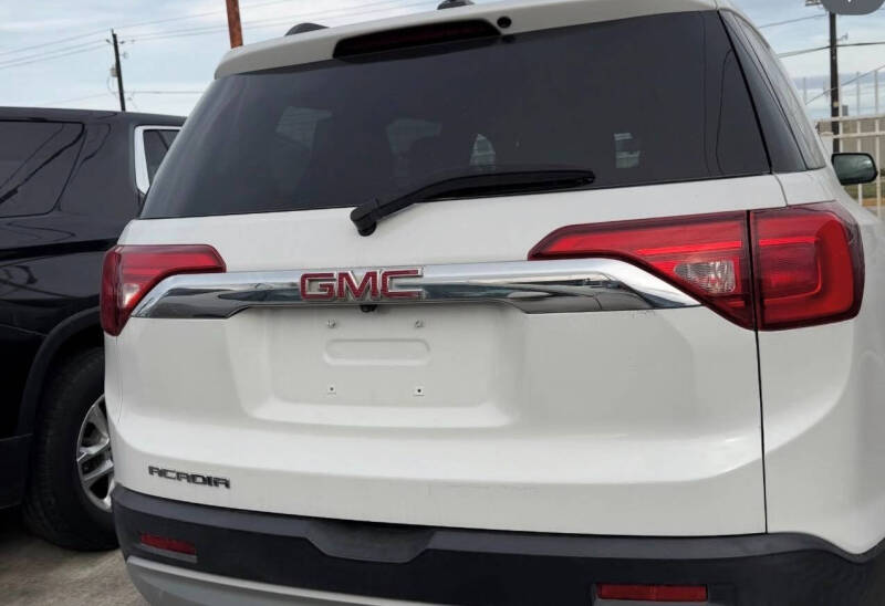 2017 GMC Acadia SLE-2