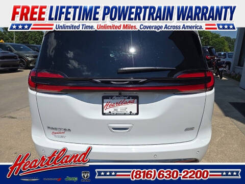 2027 Chrysler Pacifica Select