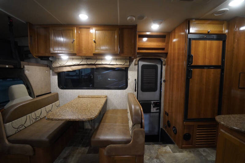 2018  Forest River  Coachmen Leprechaun