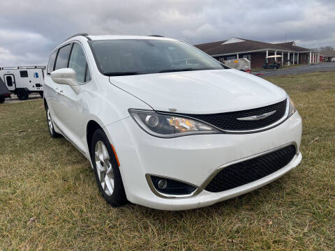 2017 Chrysler Pacifica Touring-L