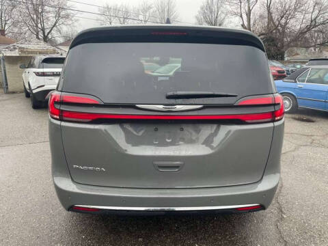 2025 Chrysler Pacifica Select