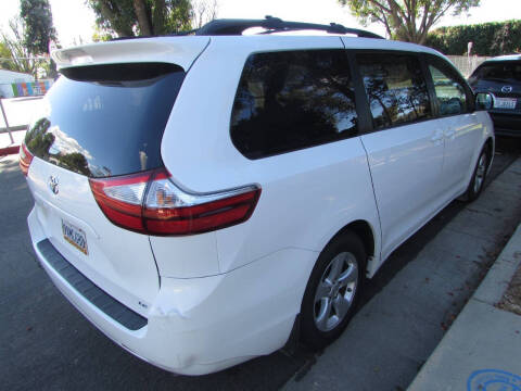 2017 Toyota Sienna LE 8-Passenger