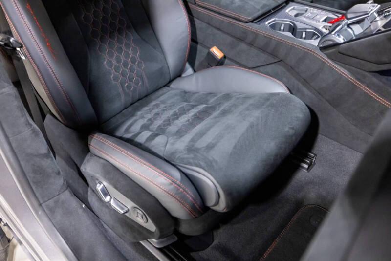 2023 Lamborghini Urus Performante