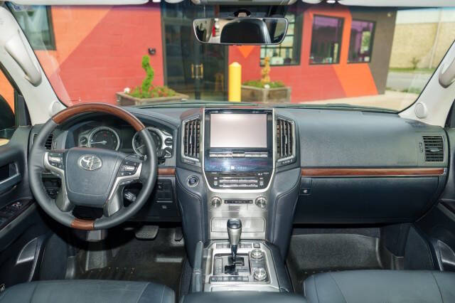 2017 Toyota Land Cruiser