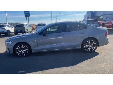 2024 Volvo S60 B5 Core Dark Theme