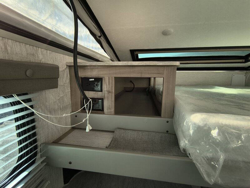 2022 Palomino ROGUE EB-1