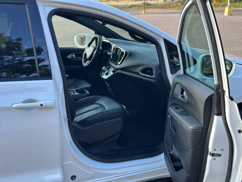 2022 Chrysler Pacifica Hybrid Touring L