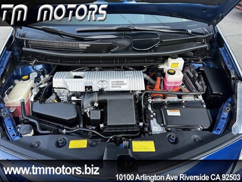 2013 Toyota Prius v Three