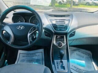 2013 HYUNDAI Elantra Sedan - $8,950