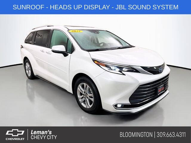 2022 Toyota Sienna Platinum's photo