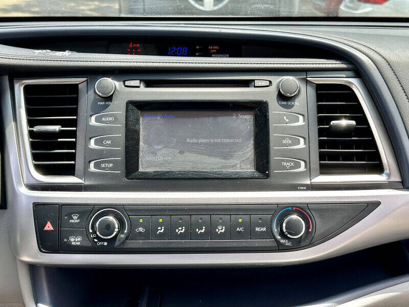 2019 Toyota Highlander SUV - $32,995