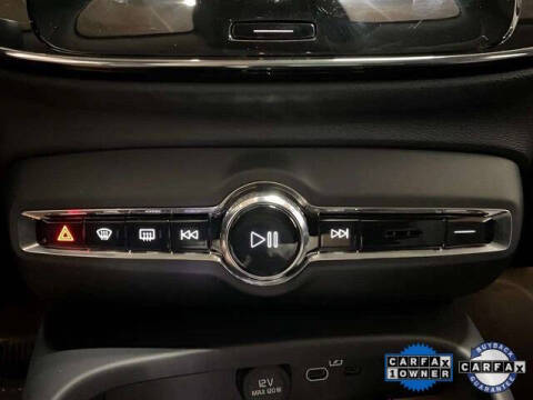 2025 Volvo XC40 B5 Plus Bright Theme