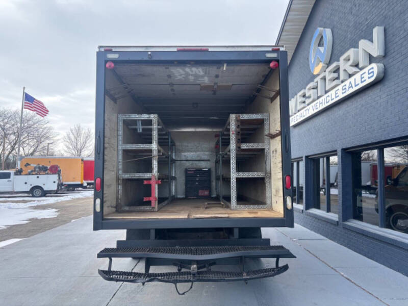 2008 Ford E-450 Box Van