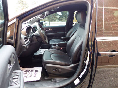 2025 Chrysler Pacifica Select
