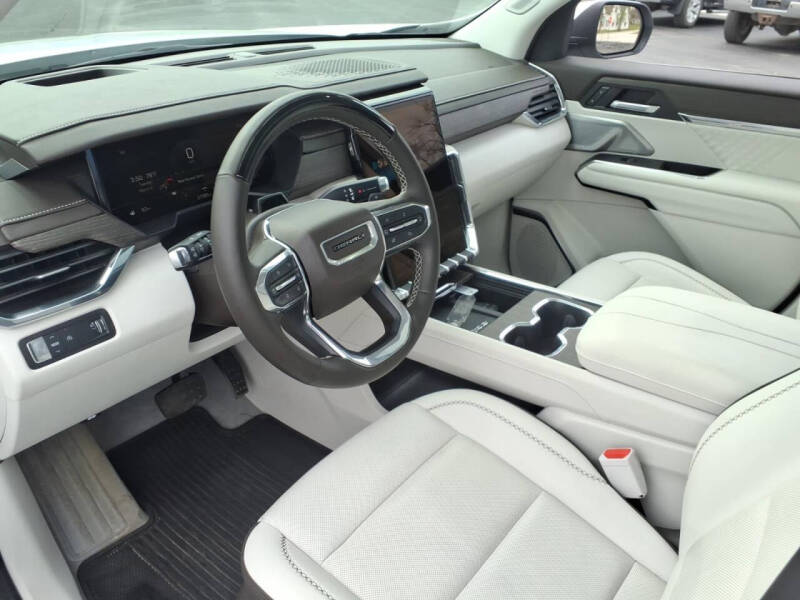 2025 GMC Acadia Denali