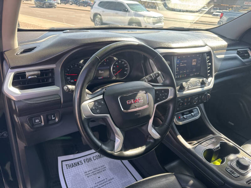2023 GMC Acadia SLT