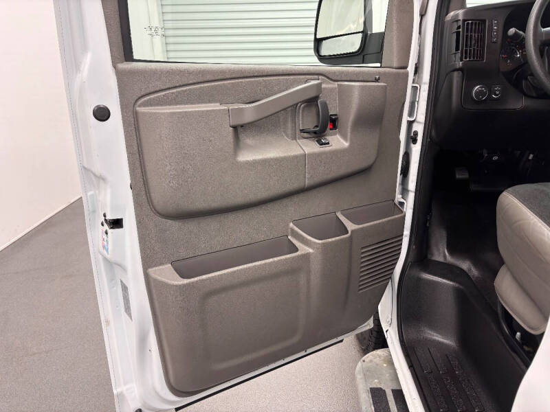 2023 Chevrolet Express 2500