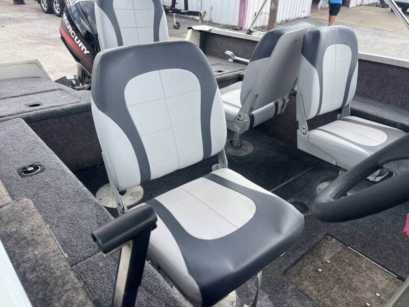 2002 Tracker PRO AVENGER 16