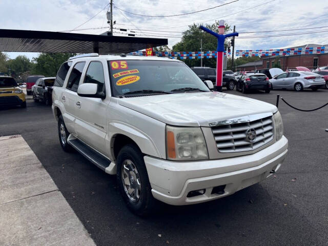 2005 Cadillac Escalade for sale at Michael Johnson @ Allens Auto Sales Hopkinsville in Hopkinsville, KY