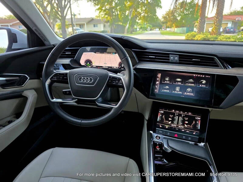 2021 Audi e-tron quattro Premium