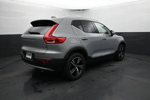 2025 Volvo XC40 B5 Core Bright Theme