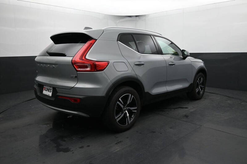 2025 Volvo XC40 B5 Core Bright Theme