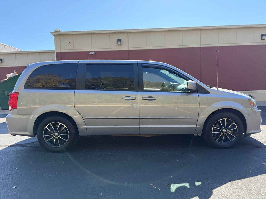 2016 Dodge Grand Caravan for sale at Deals & Trades in Aurora, IL