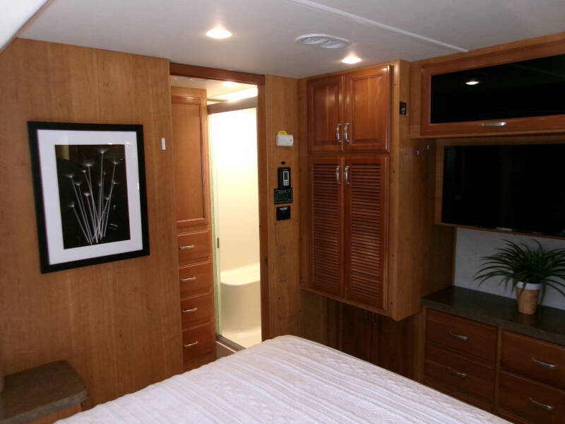 2015 Fleetwood RV Bounder 35k