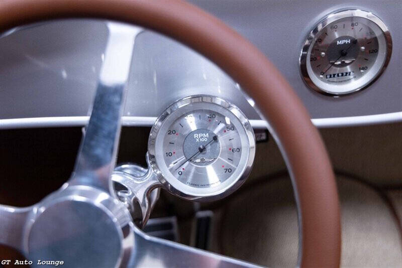 1932 Ford Roadster 26