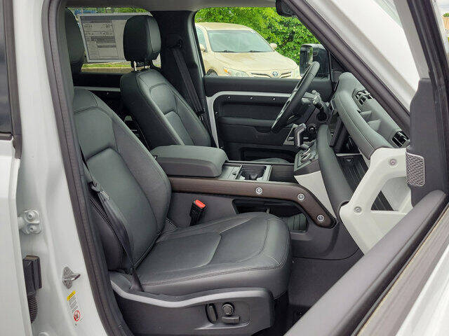 2024 Land Rover Defender 110 V8 P500 SE