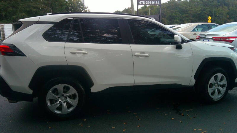 2019 Toyota RAV4 LE's photo
