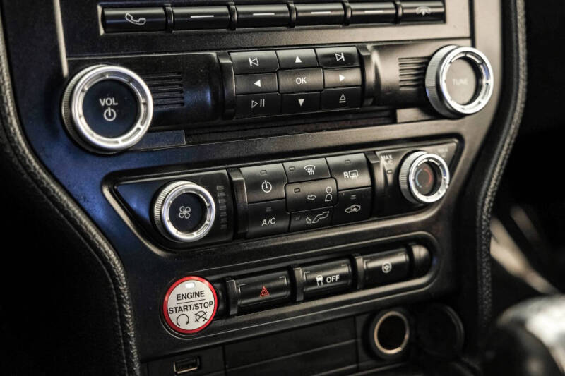 2017 Ford Mustang V6