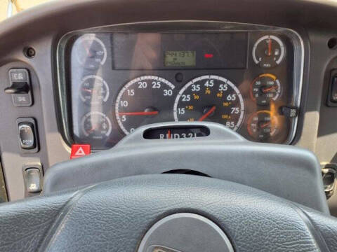 2006 Freightliner M2 106