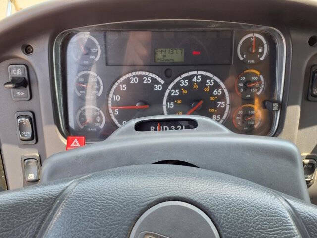 2006 Freightliner M2 106