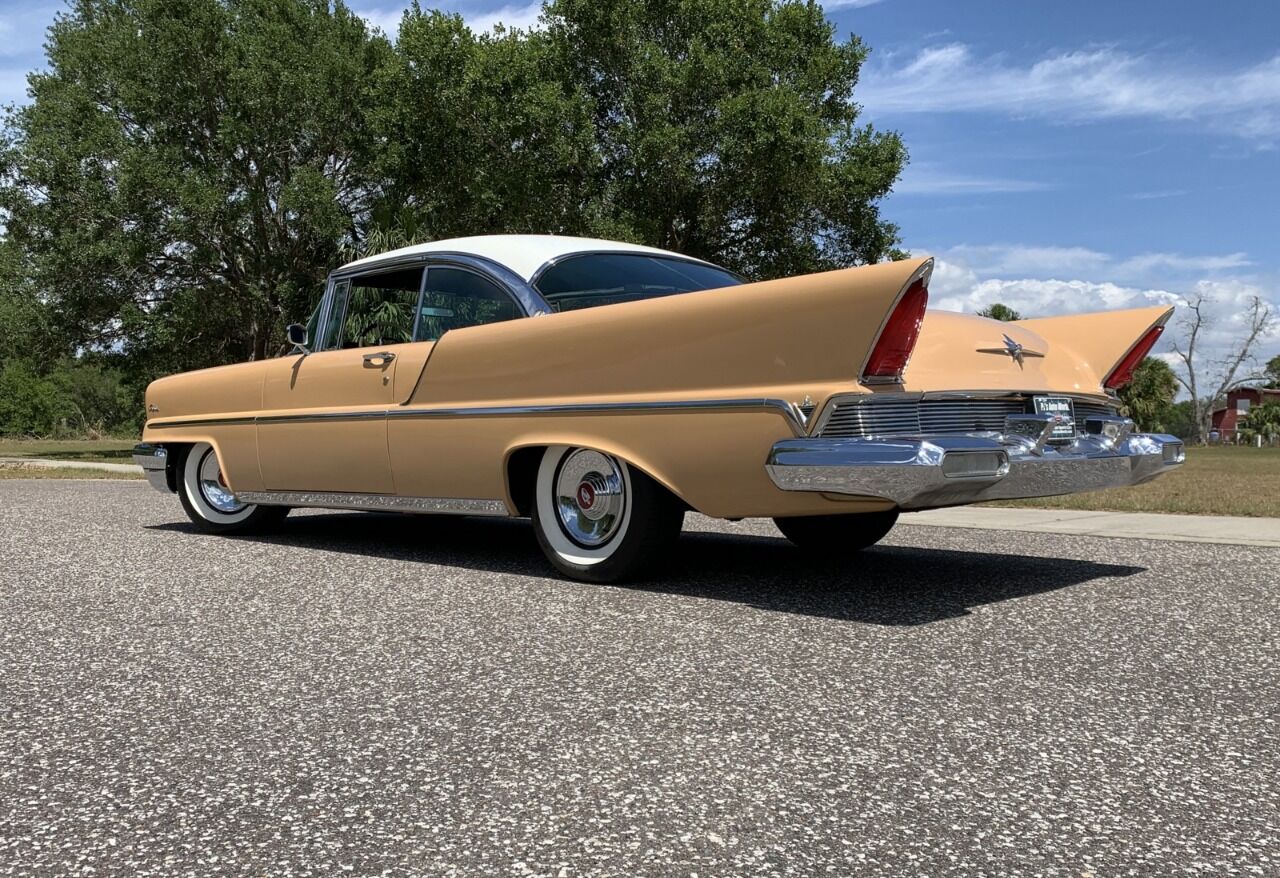 1957 Lincoln Capri 21