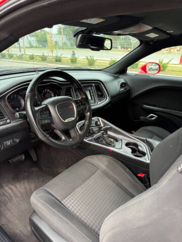 2017 Dodge Challenger SXT Plus