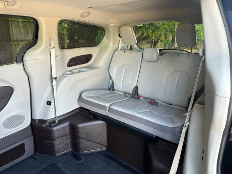 2017 Chrysler Pacifica Touring-L Plus