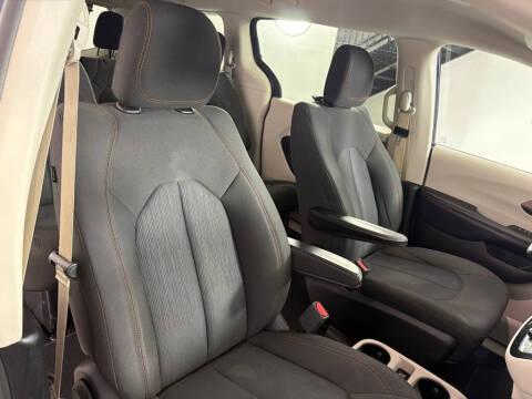 2017 Chrysler Pacifica LX