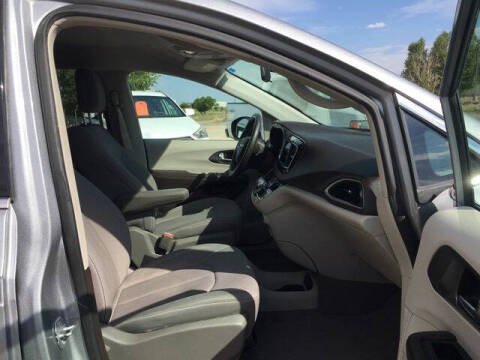 2021 Chrysler Voyager LX