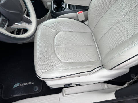 2017 Chrysler Pacifica Hybrid Platinum