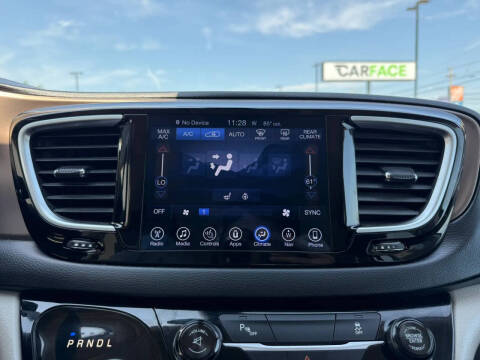 2017 Chrysler Pacifica Touring-L Plus