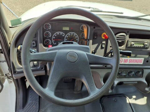 2006 Freightliner M2 106