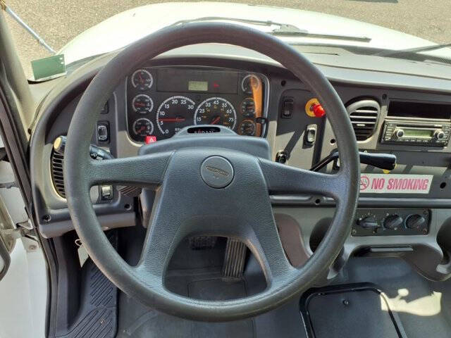 2006 Freightliner M2 106